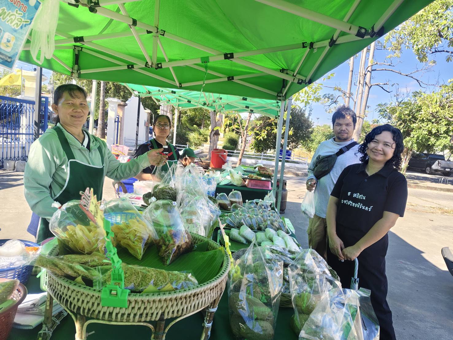 CDD MUEANG : GROWTH TEAM MUEANG BURIRAM 📢 จังหวัดบุรีรัมย์ -สพอ.เมืองบุรีรัมย์ เยี่ยมเยียน ให้กำลังใจ พี่น้องตลาดเกษตรกร