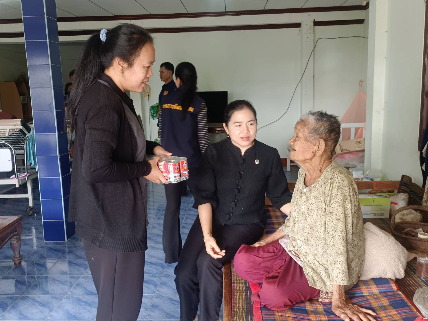 CDD MUEANG : GROWTH TEAM MUEANG BURIRAM 📢 จังหวัดบุรีรัมย์ -สพอ.เมืองบุรีรัมย์ ลงพื้นที่เยี่ยมให้กำลังใจครอบครัวจ่าเอกเทอดพงษ์ ผมนะรา ตำบลสะแกซำ