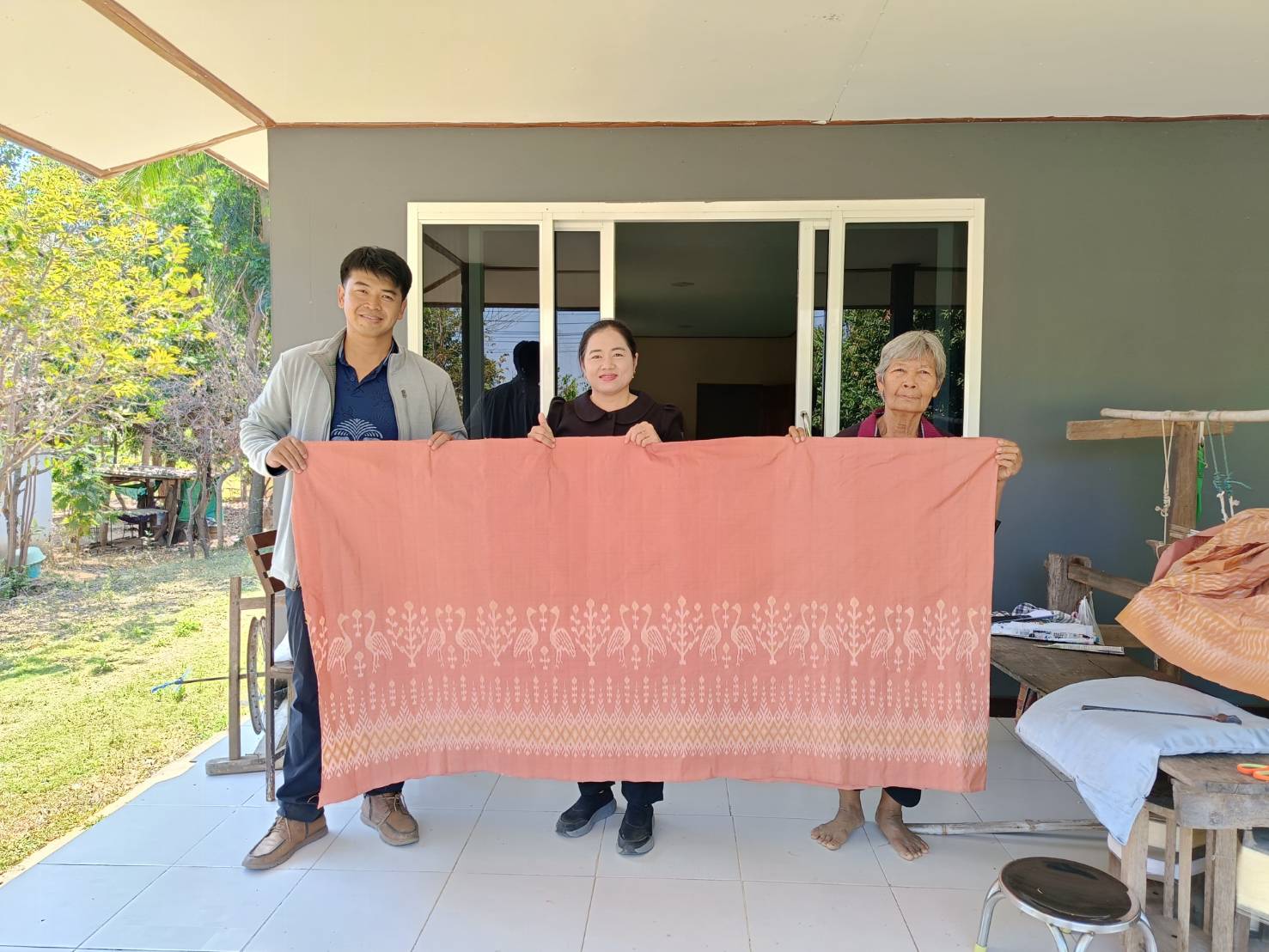 พช.บุรีรัมย์ - CDD MUEANG : GROWTH PLUS + TEAM MUEANG BURIRAM 📢 จังหวัดบุรีรัมย์ - พช.เมืองบุรีรัมย์ ลงพื้นที่ติดตามและสนับสนุนผู้ประกอบการ OTOP ม.16 ตำบลถลุงเหล็ก