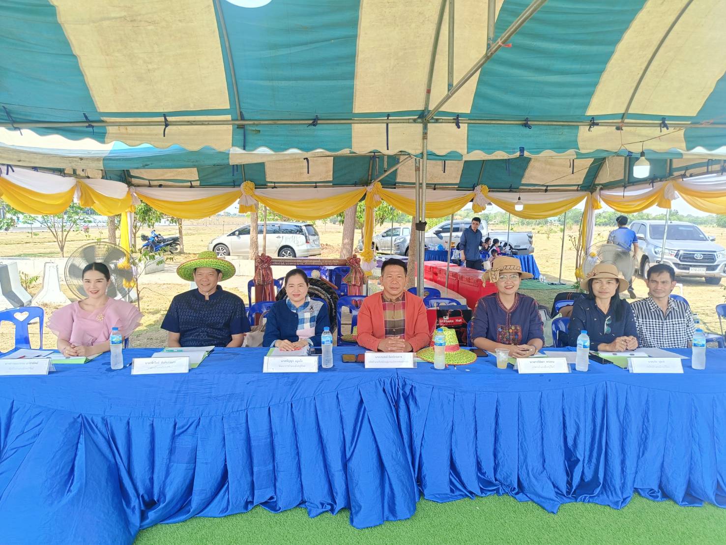 พช.บุรีรัมย์ - CDD MUEANG : GROWTH TEAM PLUS +  MUEANG BURIRAM 📢 จังหวัดบุรีรัมย์ - พช.เมืองบุรีรัมย์ ร่วมเป็นคณะกรรมการตัดสินซุ้มนิทรรศการเศรษฐกิจพอเพียงในงานกินปลาสันเขื่อน ชมนกกระเรียน พันธุ์ไทย ทุ่งข้าวใหม่เกษตรอินทรีย์ ของดีตลาดเซราะแอง ประจำปี 2569