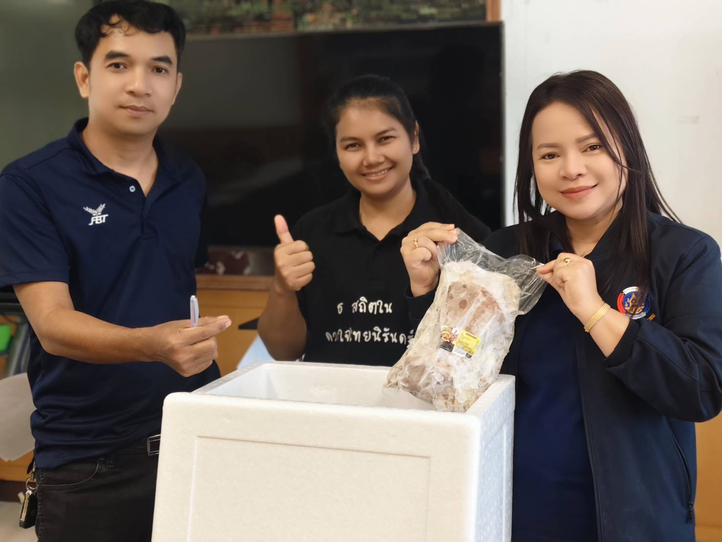 CDD MUEANG : GROWTH TEAM PLUS + MUEANG BURIRAM 📢 จังหวัดบุรีรัมย์ -สพอ.เมืองบุรีรัมย์ ส่งผลิตภัณฑ์คัดสรร OTOP รอบรถห้องเย็น