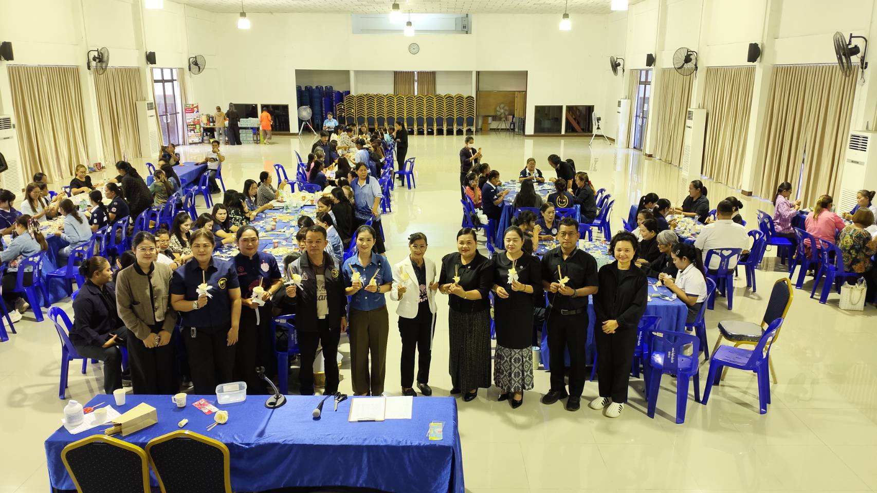 CDD MUEANG : GROWTH TEAM PLUS MUEANG BURIRAM 📢 จังหวัดบุรีรัมย์ - พช.เมืองบุรีรัมย์ ร่วมฝึกอบรมการประดิษฐ์ดอกไม่จันทน์อำเภอเมืองบุรีรีมย์