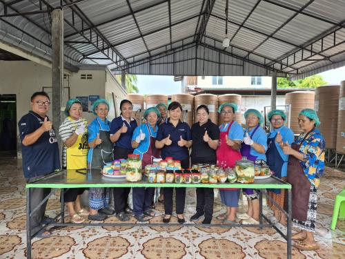 CDD MUEANG : GROWTH TEAM PLUS  MUEANG BURIRAM 📢 จังหวัดบุรีรัมย์ -สพอ.เมืองบุรีรัมย์ ลงพื้นที่ติดตามและสนับสนุนโครงการส่งเสริมและพัฒนาอาชีพ กิจกรรมพัฒนาต่อยอดกลุ่มอาชีพ กลุ่มสัมมาชีพปลูกผักบ้านโนนรัง ม.15 ต.กระสัง